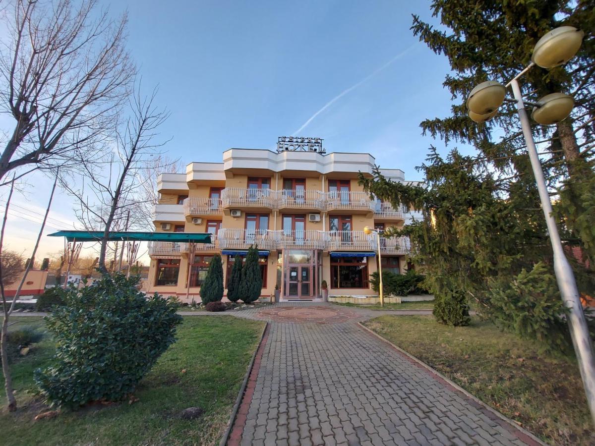קישקונהלש Csipke Hotel מראה חיצוני תמונה
