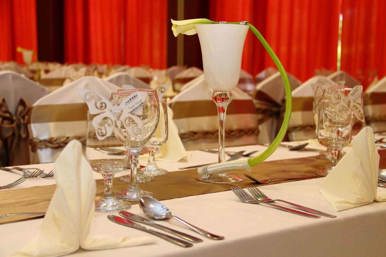 קישקונהלש Csipke Hotel מראה חיצוני תמונה