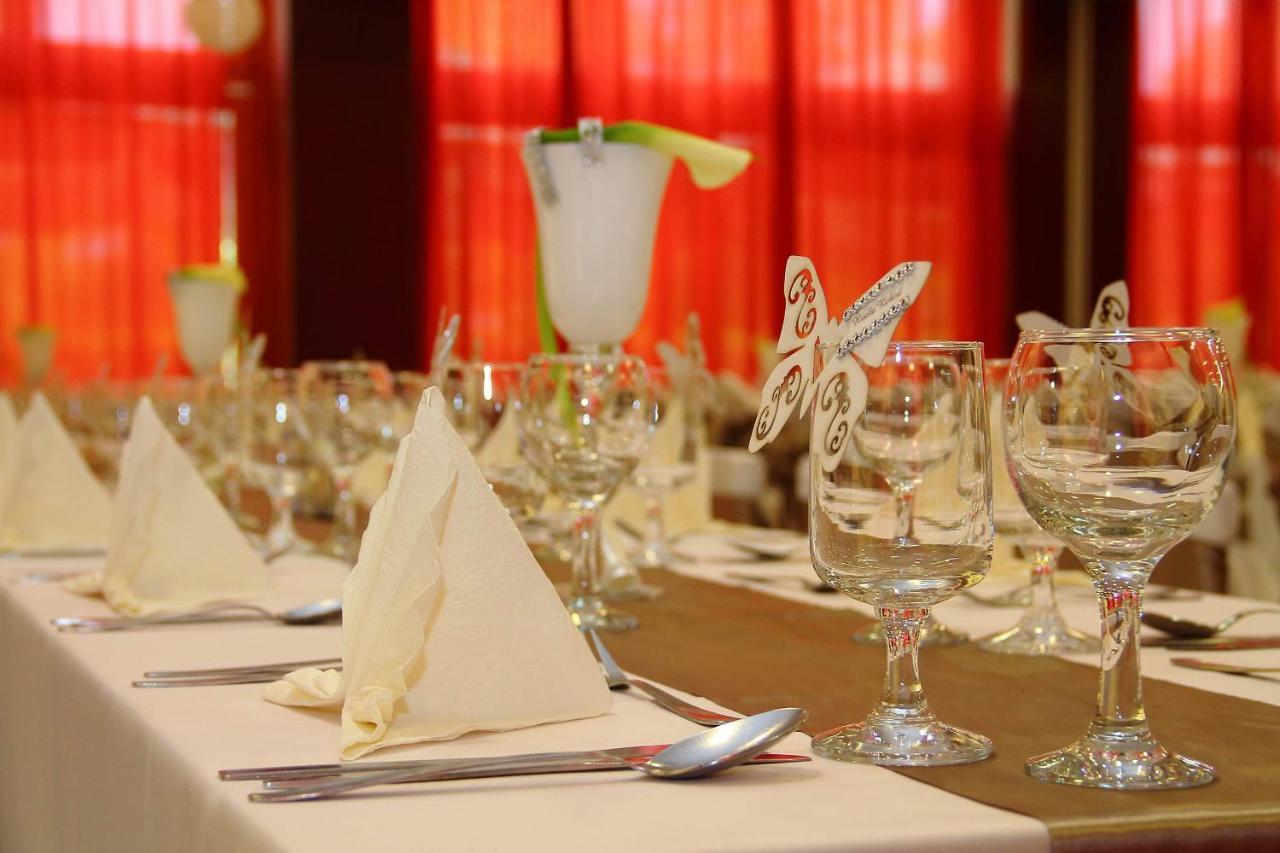 קישקונהלש Csipke Hotel מראה חיצוני תמונה