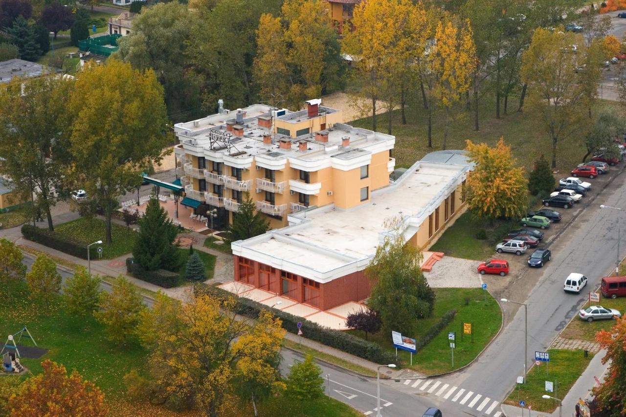 קישקונהלש Csipke Hotel מראה חיצוני תמונה