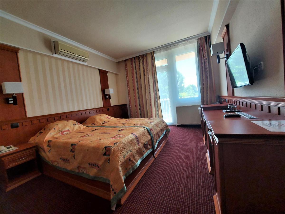 קישקונהלש Csipke Hotel מראה חיצוני תמונה