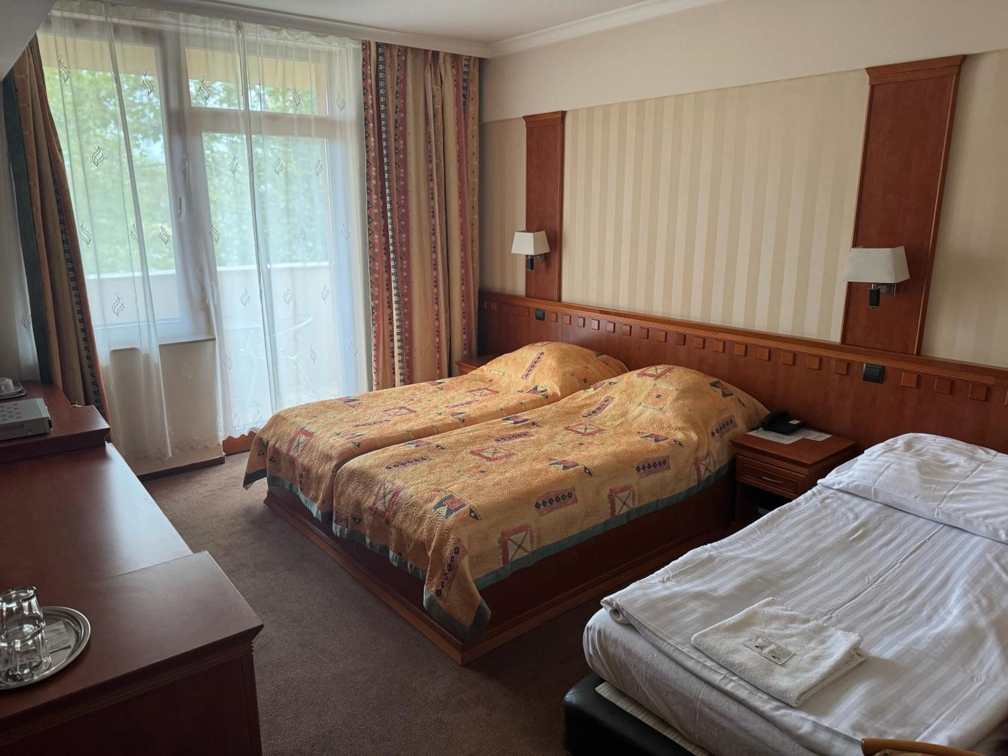 קישקונהלש Csipke Hotel מראה חיצוני תמונה