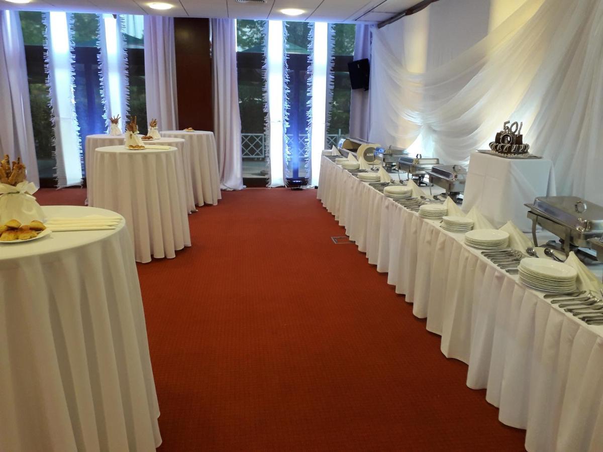 קישקונהלש Csipke Hotel מראה חיצוני תמונה